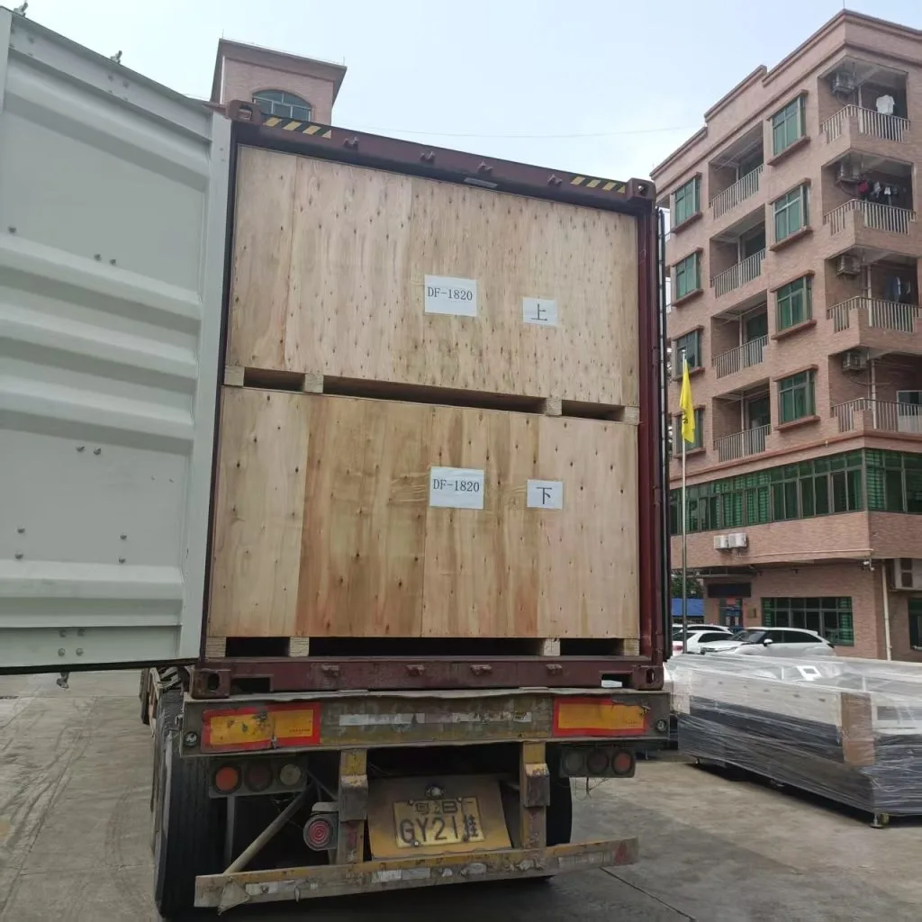 Panoramic laser cutting machine loaded into container for overseas customer